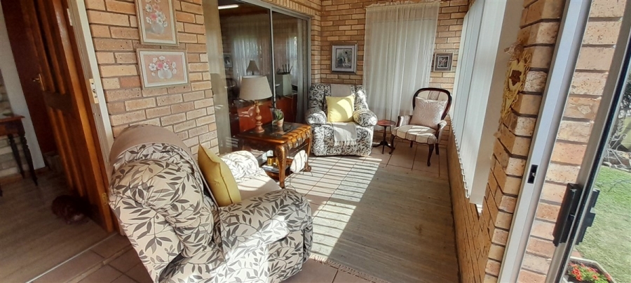 5 Bedroom Property for Sale in Wavecrest Eastern Cape